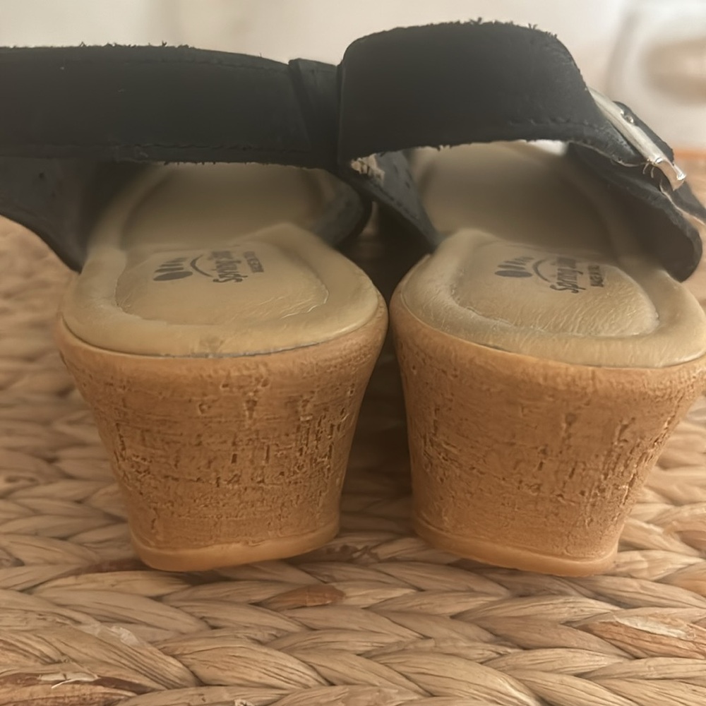 Spring Step Sandals - Picture 2 of 5
